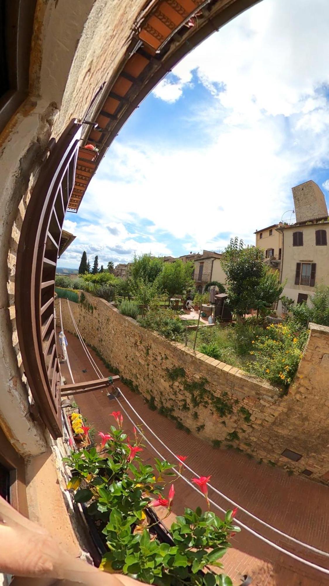Casa Nel Centro Storico Apartment San Gimignano Exterior photo